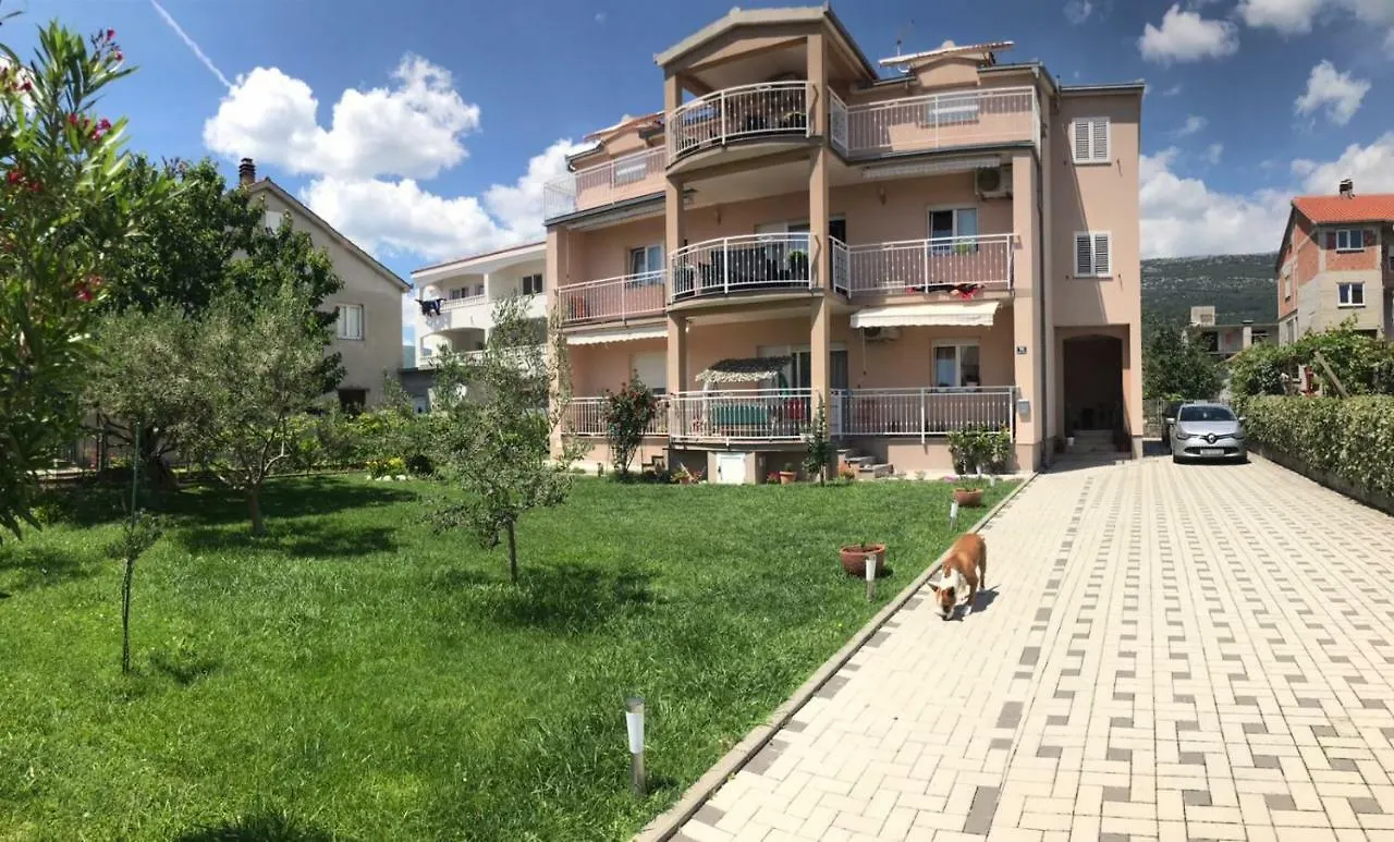Apartment Aurora Kastela 0*,  Croatia